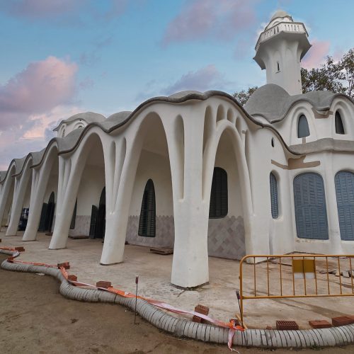 Este equipamiento municipal declarado BCIN en el 2023, es objeto de una rehabilitación integral, que incluye la intervención en la estructura de cubierta formada por cerchas de madera escuadradas de pino…