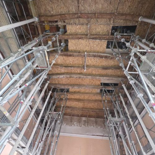 La intervención consiste en consolidar estos elementos estructurales...